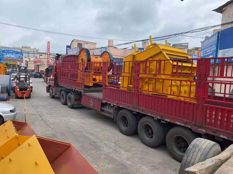 顎式破碎機+反擊式破碎機發貨現場
